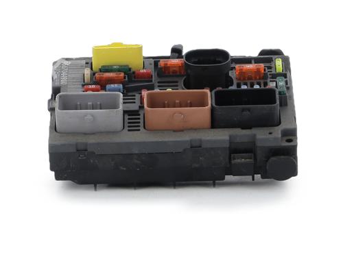 Used Fuse box Fuse box 37506537 37506537