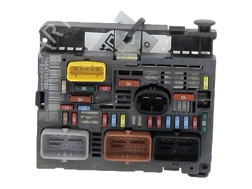 Fuse box PEUGEOT 407 (6D_) 2.2 HDi 170 (6D4HTH) | BP33752010E1 - Image 2