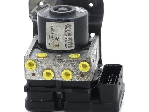 Used ABS pump TOYOTA YARIS (_P9_) 1.3 VVT-i (SCP90_, SCP90R) (87 hp) 30768831