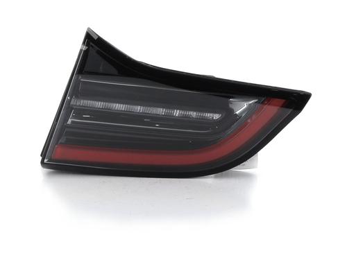 Feu de coffre droit TESLA MODEL Y (5YJY) EV (264 hp) 31304163