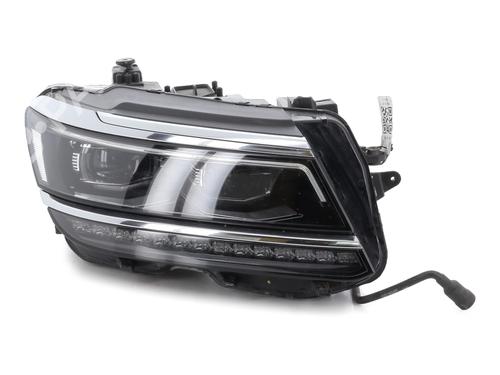Used Right headlight VW TIGUAN (AD1, AX1) 2.0 TDI (150 hp) 30584341