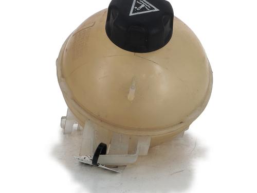 Used Expansion tank PEUGEOT 308 III (FB_, FH_, FP_, F3_, FM_) PureTech 130 (FPHNSL, FPHNST) (131 hp) 29495880
