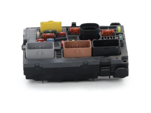Used Fuse box Fuse box 37709966 37709966
