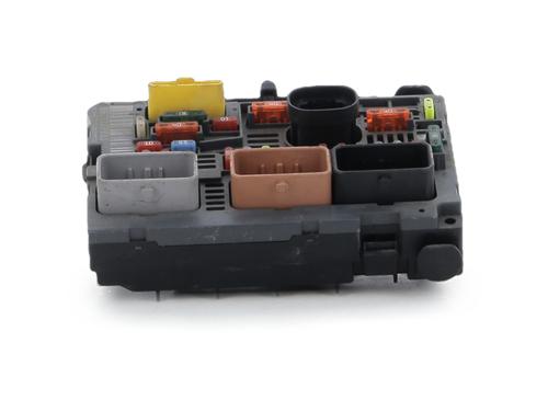 Used Fuse box Fuse box 38324448 38324448