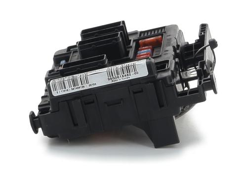 Boîte à Fusibles PEUGEOT 206 SW (2E/K) 1.6 16V (109 hp) 29964282