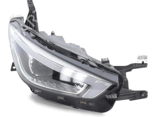 Used Right headlight MG MG ZS SUV (AZS1) 1.5 VTi (106 hp) 31303655