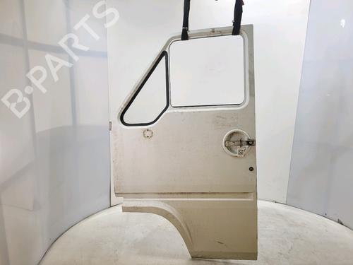Used Left front door RENAULT MASTER I Van (T__) 35 2,5 TD (94 hp) 31056831
