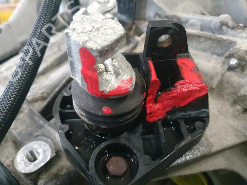 gearbox-renault-clio-iii-br01-cr01-2005-2006-2007-2008-2009-2010-2011-2012-2013-2014-31606596 main image