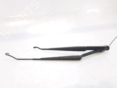 Used Front windshield wiper arm NISSAN X-TRAIL I (T30) 2.2 Di 4x4 (114 hp) 27900640