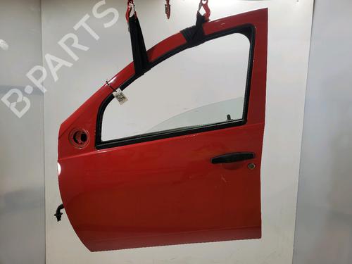 Used Left front door DACIA SANDERO 1.4 (BS0C, BS0A, BS0G, BS1F, BS0E) (75 hp) 31986176