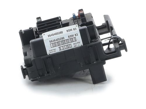 Used Fuse box CITROËN XSARA (N1) 1.6 16V (109 hp) 32401597