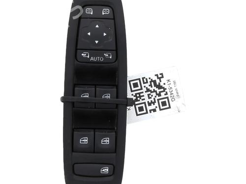 Used Left front window switch RENAULT MEGANE IV Hatchback (B9A/M/N_) 1.5 dCi 110 (B9A3) (110 hp) 31350267