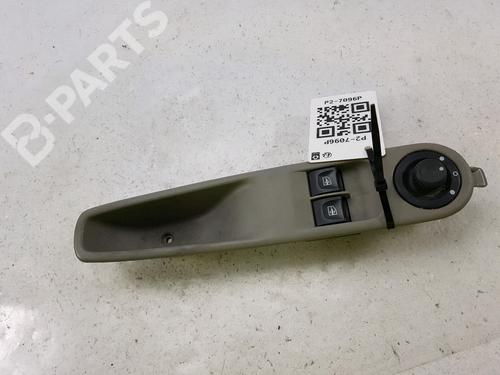 Used Left front window switch Left front window switch RENAULT ZOE (BFM_) ZOE (88 hp) 11093030 11093030