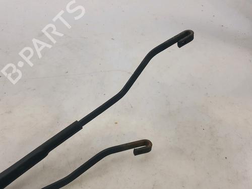 Front windshield wiper arm KIA SPORTAGE II (JE_, KM_) 2.0 CRDi 4WD | BP27900630C143