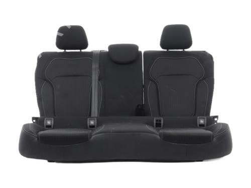 rear-seat-renault-megane-iv-hatchback-b9amn_-2015-40034181 main image