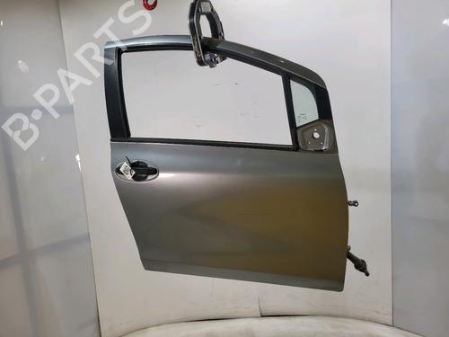 Dør højre fortil Dør højre fortil TOYOTA YARIS (_P9_) 1.4 D-4D (NLP90_, NLP90R) (90 hp) 33926447 33926447