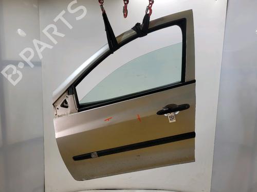 Dør venstre foran RENAULT CLIO III (BR0/1, CR0/1) 1.2 16V (BR02, BR0J, BR11, CR02, CR0J, CR11) (75 hp) 30925540