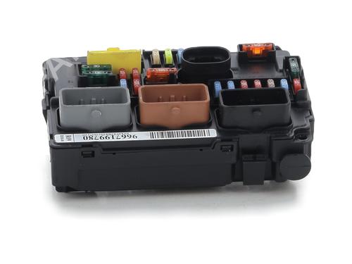 Używane Skrzynka bezpieczników CITROËN C3 II (SC_) 1.4 HDi 70 (SC8HZC, SC8HR0, SC8HP4) (68 hp) 30405674