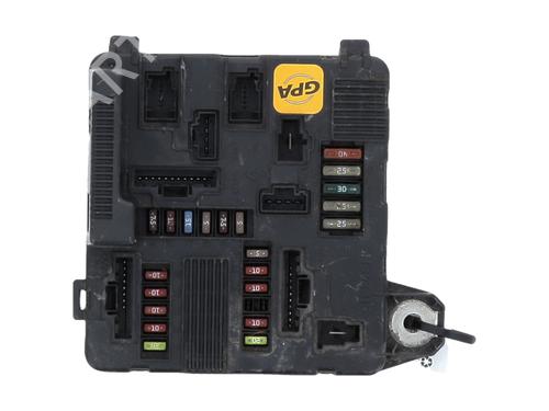 Fuse box RENAULT SCÉNIC II (JM0/1_)  | BP27908657E1 