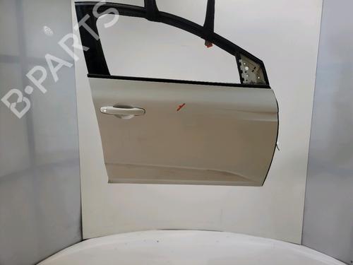 right-front-door-renault-megane-iv-hatchback-b9amn_-2015-36795639 main image