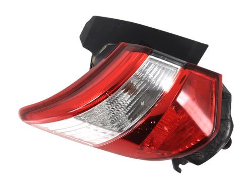 Used Left taillight Left taillight TOYOTA YARIS (_P13_) 1.5 Hybrid (NHP130_) (101 hp) 39736923 39736923