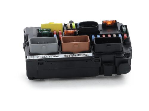Used Fuse box Fuse box 37191657 37191657
