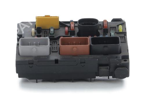 Used Fuse box PEUGEOT 307 CC (3B) 2.0 HDi 135 (136 hp) 32013271