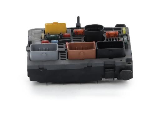 Used Fuse box Fuse box 39161599 39161599