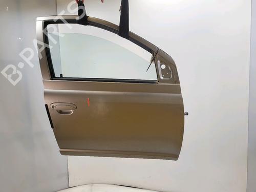 Używane Drzwi przednie prawe TOYOTA YARIS (_P1_) 1.4 D-4D (NLP10_, NLP10R) (75 hp) 30166242