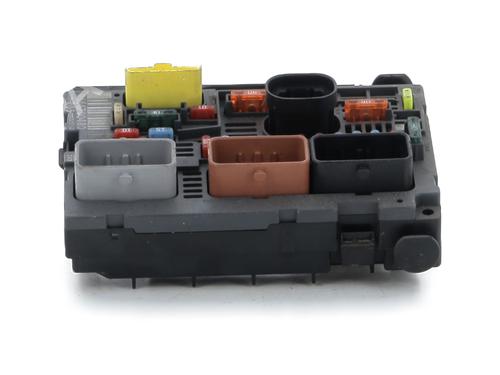 Used Fuse box Fuse box PEUGEOT 308 I (4A_, 4C_) 1.6 HDi (109 hp) 33732831 33732831