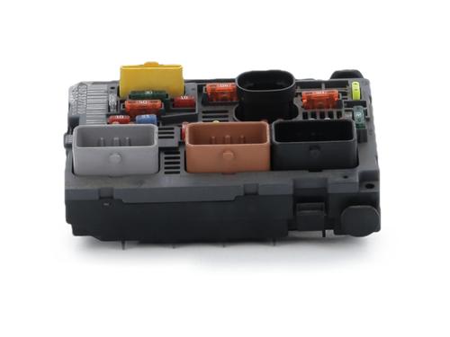 Used Fuse box Fuse box PEUGEOT 3008 I MPV (0U_) 2.0 HDi 150 / BlueHDi 150 (150 hp) 40521182 40521182
