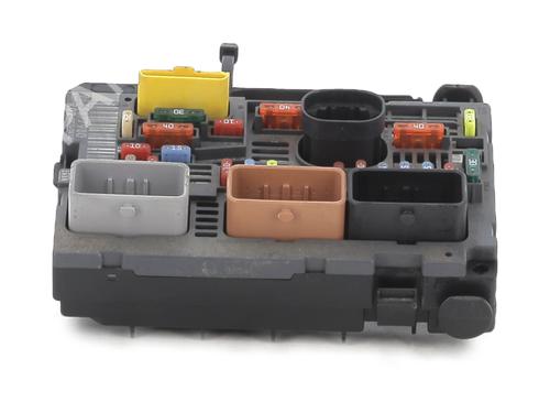 Used Fuse box Fuse box PEUGEOT 5008 (0U_, 0E_) 1.6 HDi (112 hp) 33745005 33745005