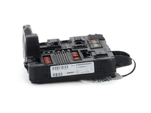 Used Fuse box Fuse box 38613369 38613369