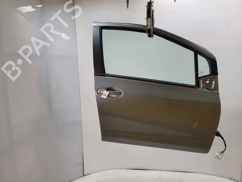 Used Right front door TOYOTA YARIS (_P9_) 1.3 VVT-i (SCP90_, SCP90R) (87 hp) 28138016
