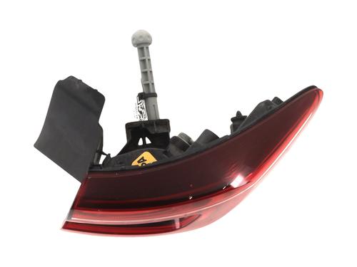 Used Right taillight RENAULT CLIO V (B7_) 1.5 Blue dCi 85 (B7AG) (86 hp) 31938434