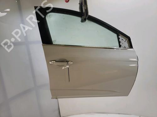 right-front-door-renault-megane-iv-hatchback-b9amn_-2015-37065428 main image
