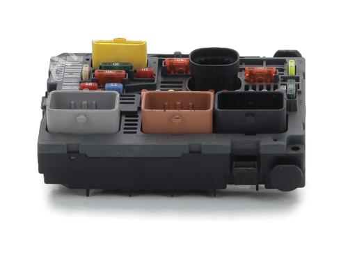 Used Fuse box PEUGEOT 3008 I MPV (0U_) 1.6 HDi (112 hp) 30165740