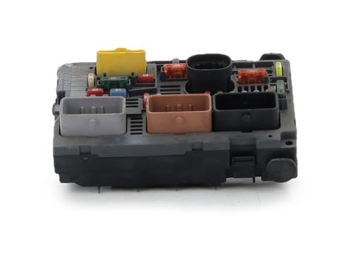 Used Fuse box Fuse box 39224897 39224897