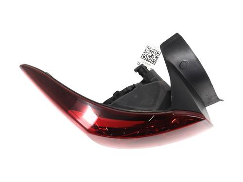 Używane Lampa tylna lewa DACIA SANDERO II TCe 90 (B8M1, B8MA, B8AC) (90 hp) 29820167