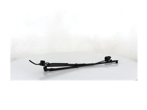 Used Front windshield wiper arm TOYOTA YARIS (_P13_) 1.0 (KSP130_, KSP130) (69 hp) 30584397