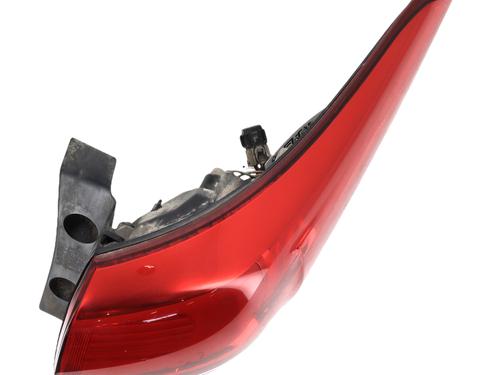 right-taillight-kia-carens-iv-2013-39394698 main image
