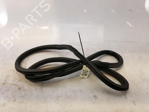 Used Rubber door seal CITROËN C4 III (BA_, BB_, BC_) 1.2 PureTech 130 (BAHNSA, BAHNSB) (130 hp) 27901282