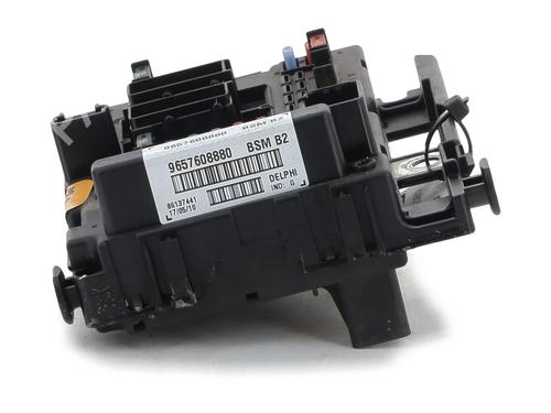 Boîte à Fusibles PEUGEOT 206+ (2L_, 2M_) 1.1 (60 hp) 29517627