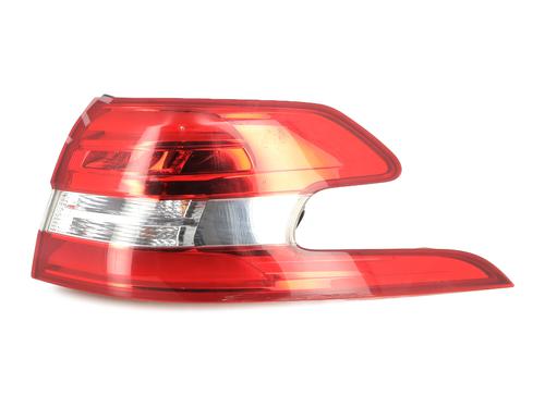 Used Right taillight PEUGEOT 308 SW II (LC_, LJ_, LR_, LX_, L4_) 1.2 THP 130 (131 hp) 26727600