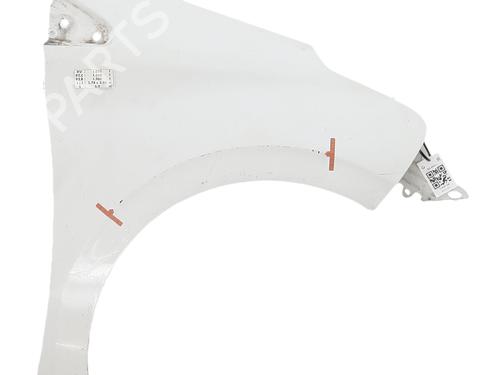 Guarda-lamas direito Guarda-lamas direito PEUGEOT 208 I (CA_, CC_) 1.4 HDi (68 hp) 36182436 36182436