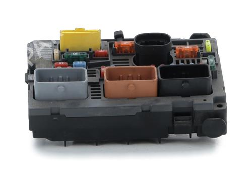 Used Fuse box Fuse box PEUGEOT 308 I (4A_, 4C_) 1.6 HDi (112 hp) 33753682 33753682