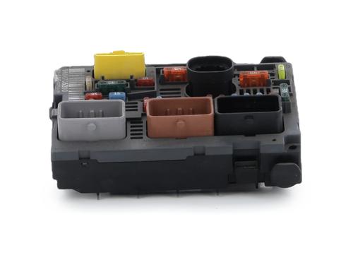 Used Fuse box Fuse box 37482971 37482971