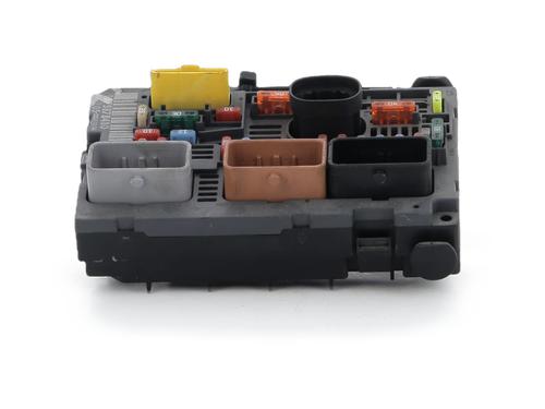 Used Fuse box Fuse box 38947664 38947664
