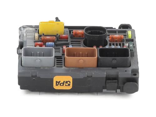 Used Fuse box Fuse box 39087036 39087036