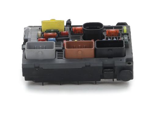 Used Fuse box PEUGEOT 5008 (0U_, 0E_) 1.6 HDi (110 hp) 30503482